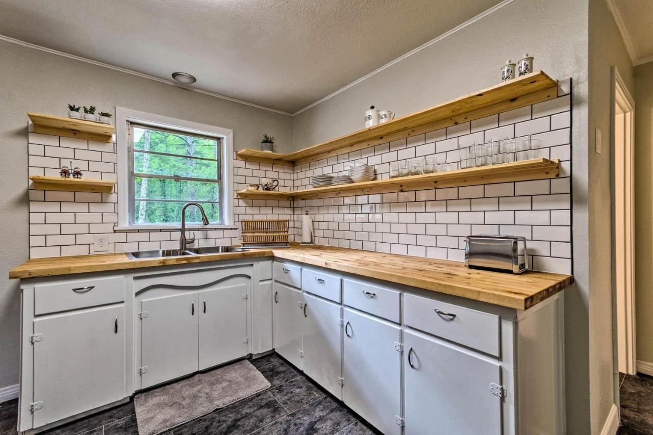 Centrally Located Hot Springs Home With Deck! Eksteriør bilde